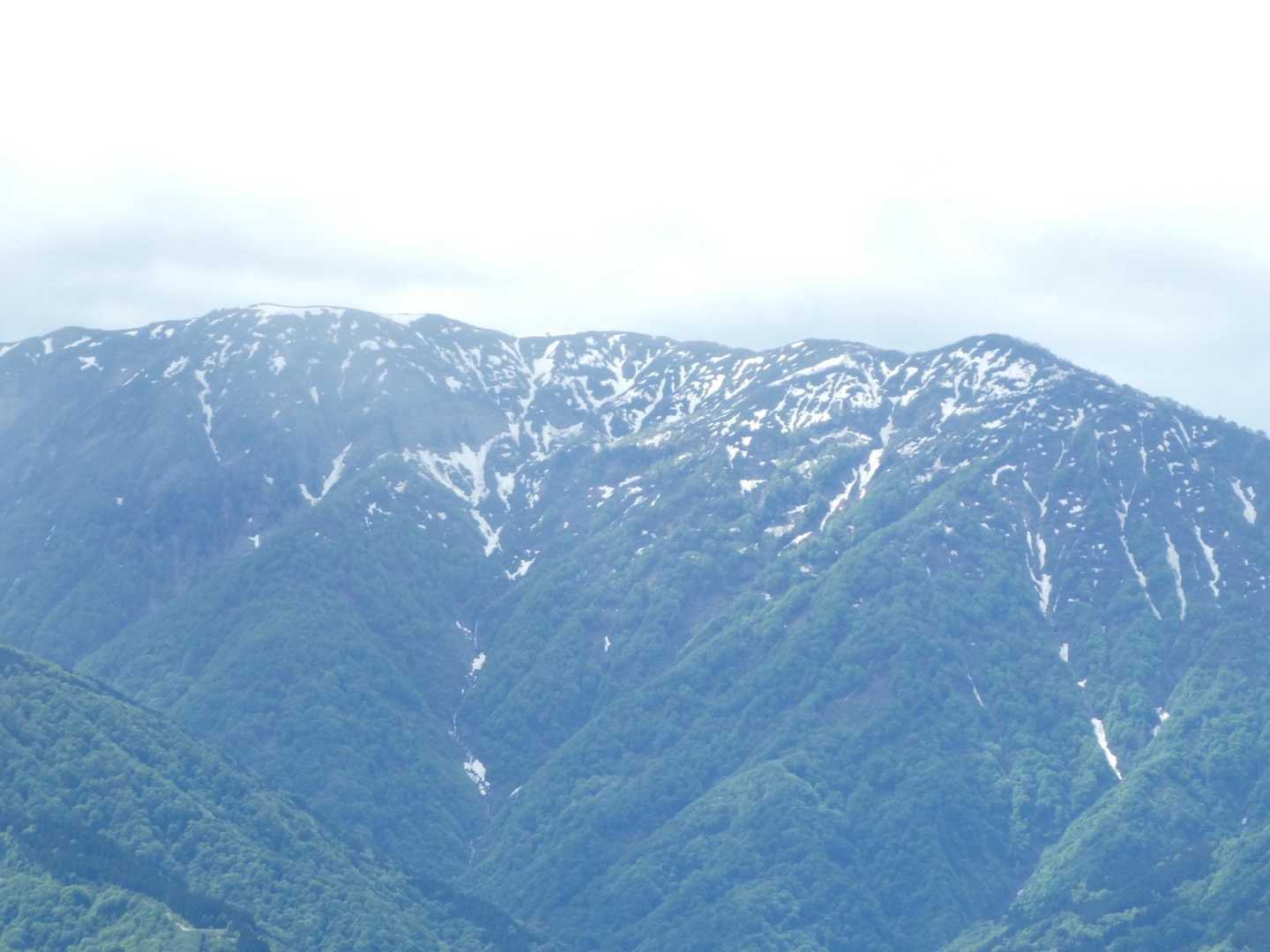 人形山の雪形