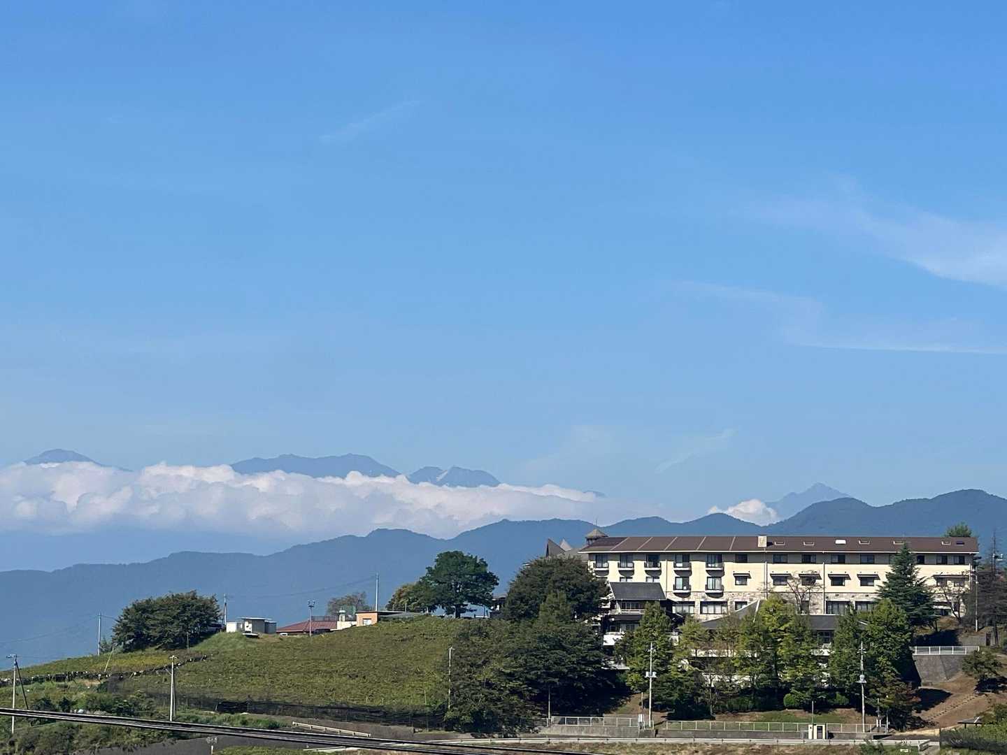 １番左に北岳
鳳凰三山
右奥に甲斐駒ヶ岳