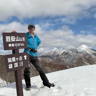 山頂は360°、右に磐梯山