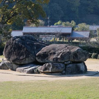 石舞台は有料なので、外から。
修学旅行で来たよね。。。
あんま覚えてないけど。。。