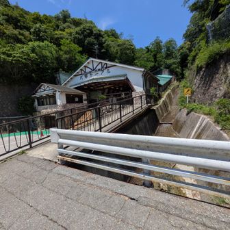 ハイハイ、ケーブル駅ねぇ〜👆
ズキズキ😅