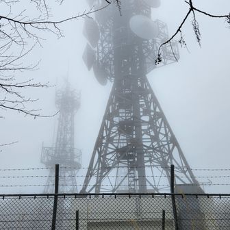 川木沢ノ頭に到着。鉄塔が二本。