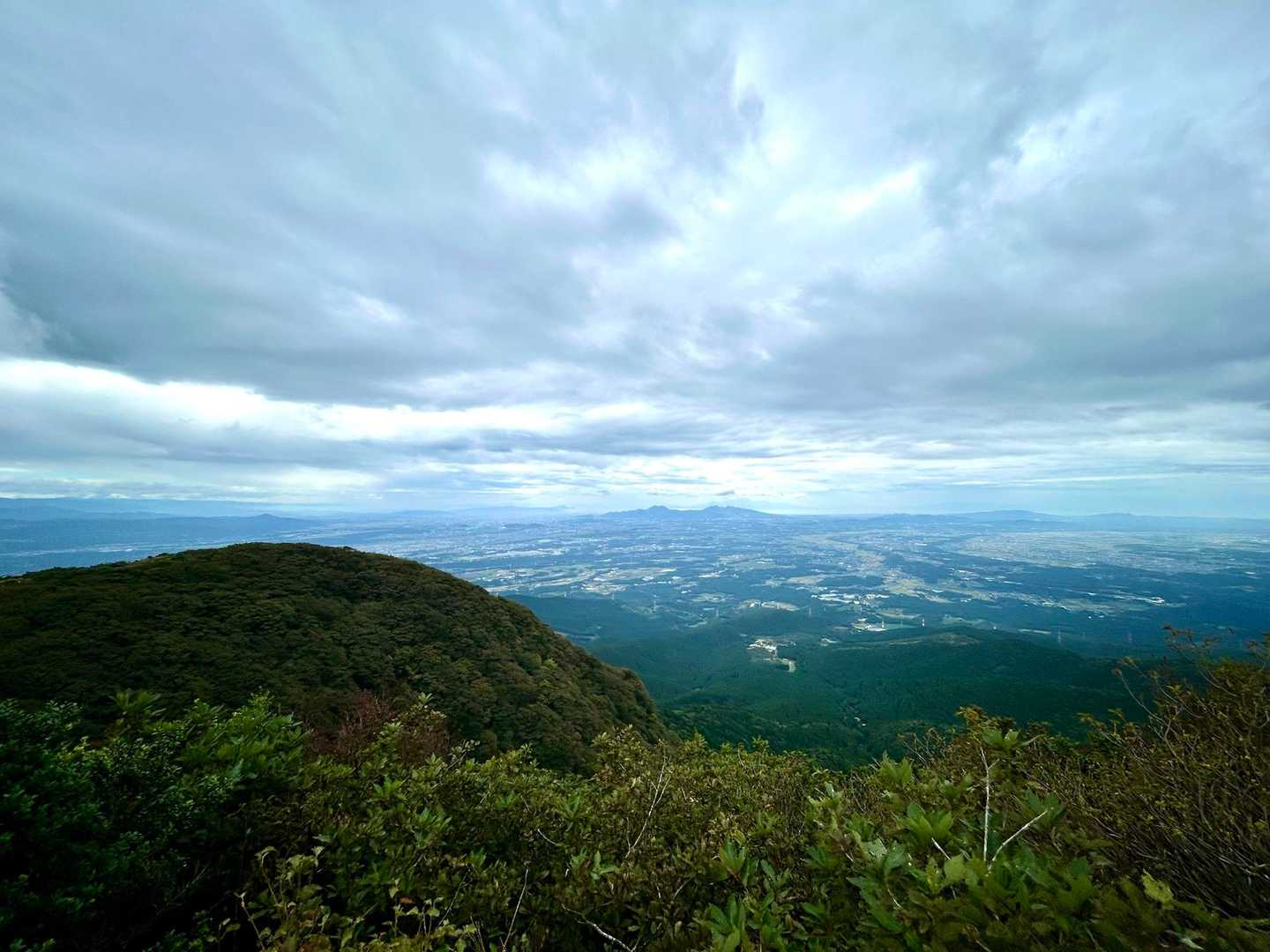 鞍岳から熊本方面を望む