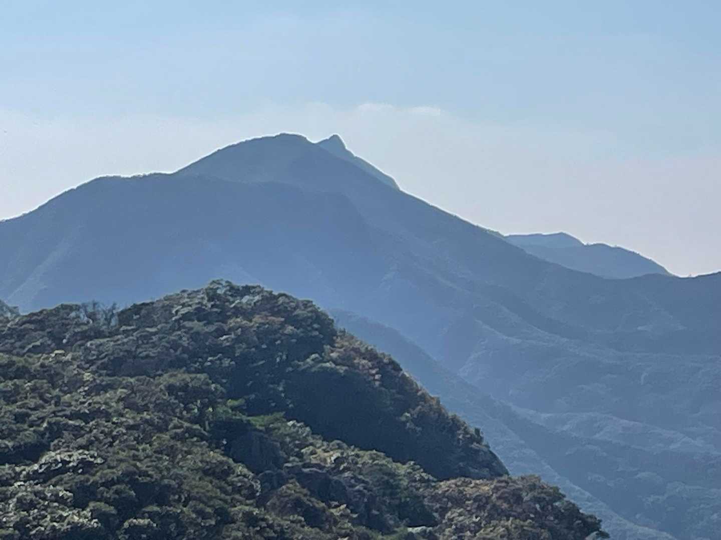 白嶽山頂見えます。3時間前、山頂にいました。
