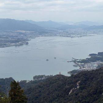 三剣山からの戻り途中　
気になって寄った展望場所
よ〜くみると👀