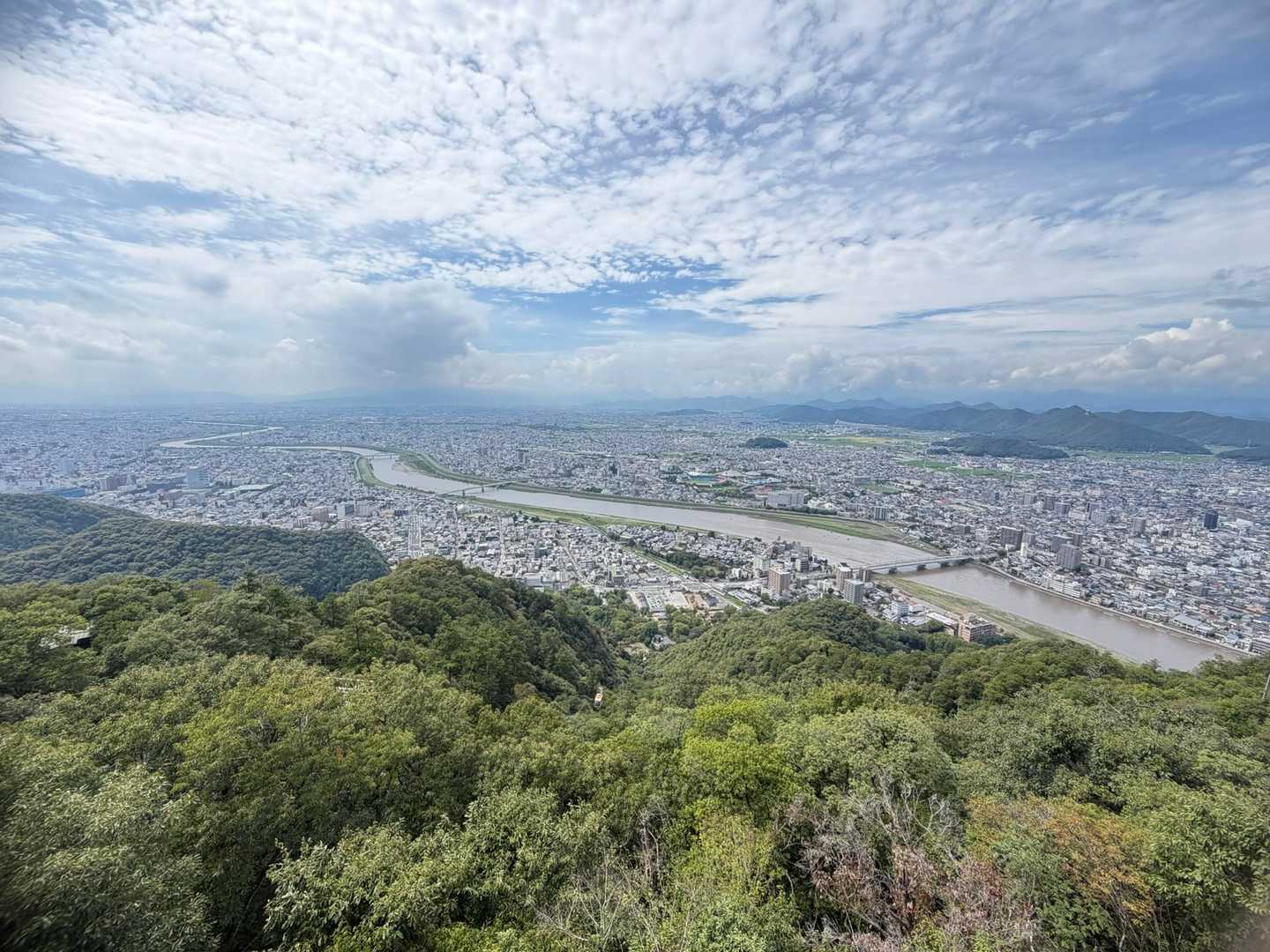 今日は少し地球の丸さを感じました🌏
長良川は上流の大雨を受けて茶色😖