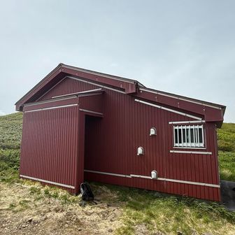 小屋にはトイレあり。