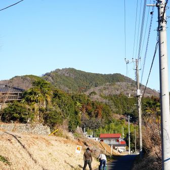 日和田山とその右に雌日和田山が見える