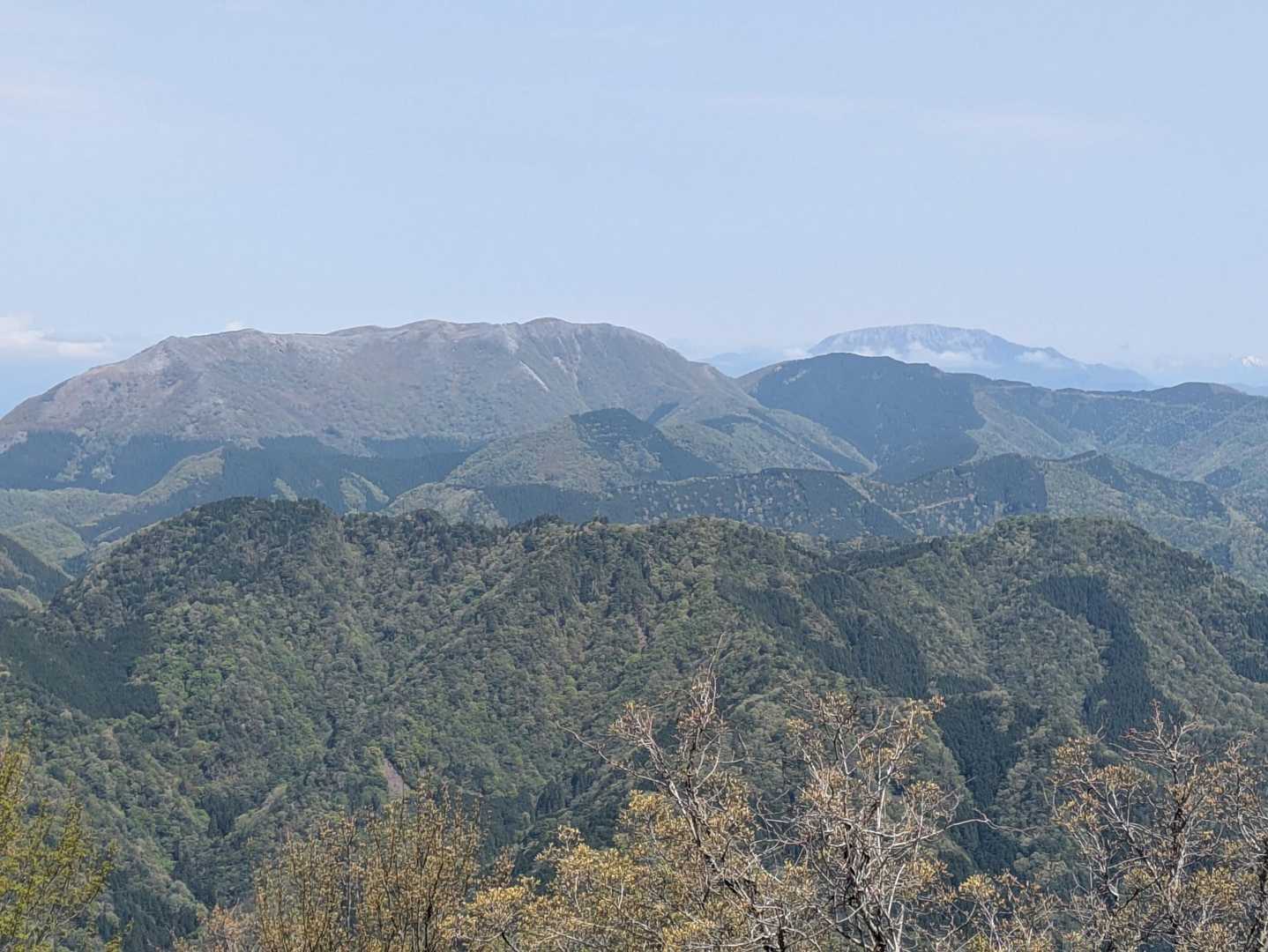 霊仙山と伊吹山