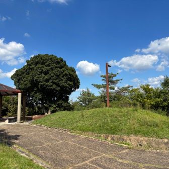 七福神から舗装道路を歩くこと２０分で到着。ここで既に１３時１２分。平井山に寄ると全行程歩破は難しくなるのですが、やはり竹中半兵衛所縁の山へは行きたいです。