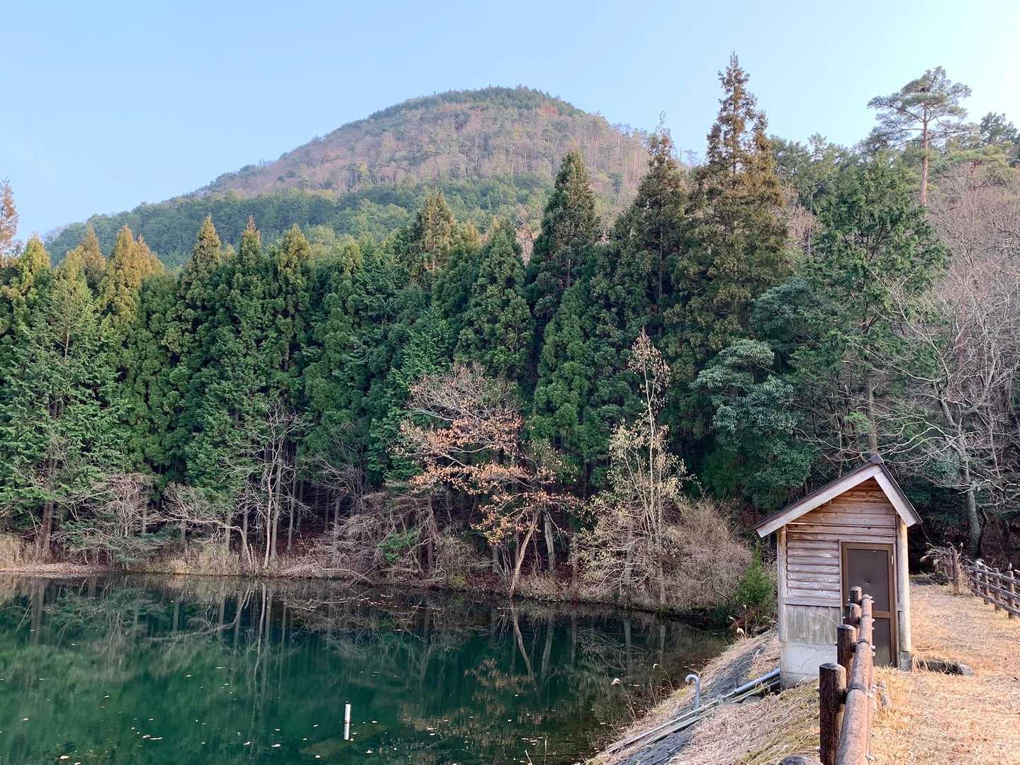猪ノ鼻ガ岳と溜池