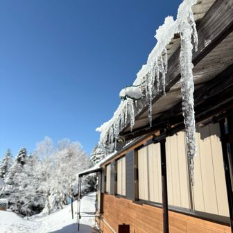 オーレン小屋🛖に戻ってきた

根石岳山荘の年越し準備の歩荷さんと談笑