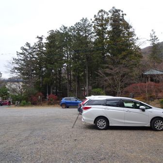 お寺の駐車場からスタート