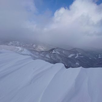 雪庇から、岩手山は見えないね