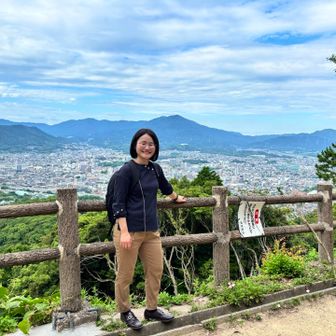 山頂到着！
景色がとても良いですね。後ろは宝満山⛰️