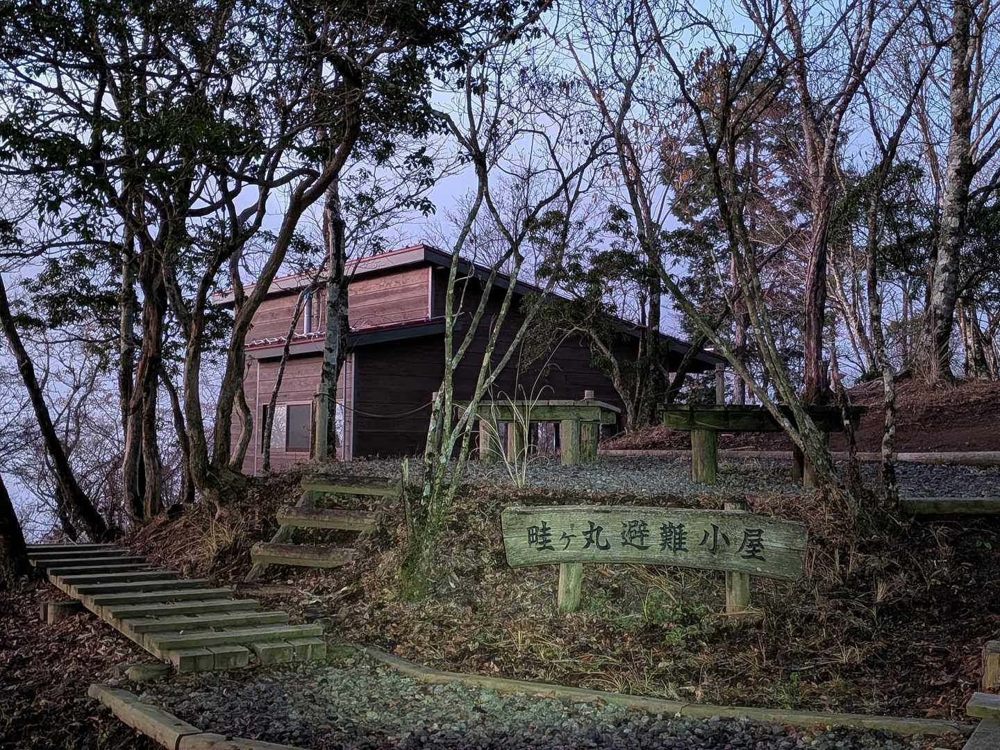 とても綺麗は畦ヶ丸避難小屋