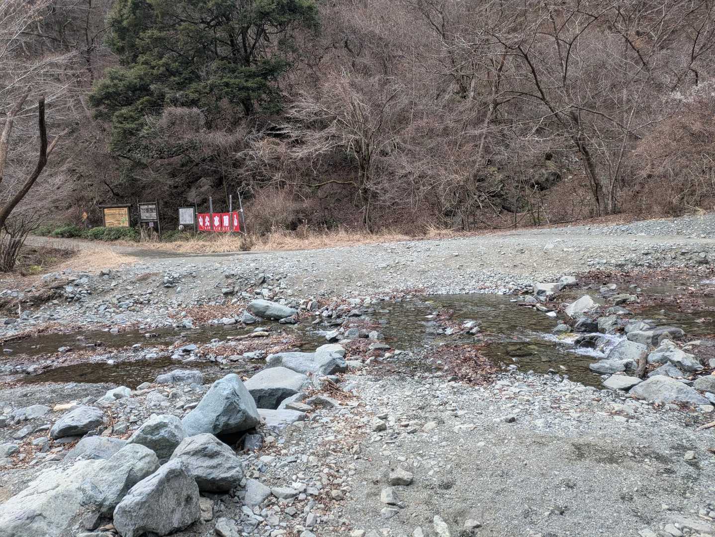 渡渉ポイント☝🏻　水が少ないので楽々通過。