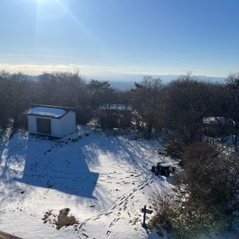 頂上にはトイレもあります。トイレットペーパーも袋に入った状態でありました。