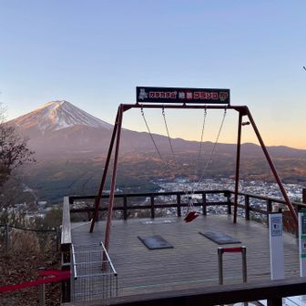 絶景ブランコ、営業前で乗れず😄