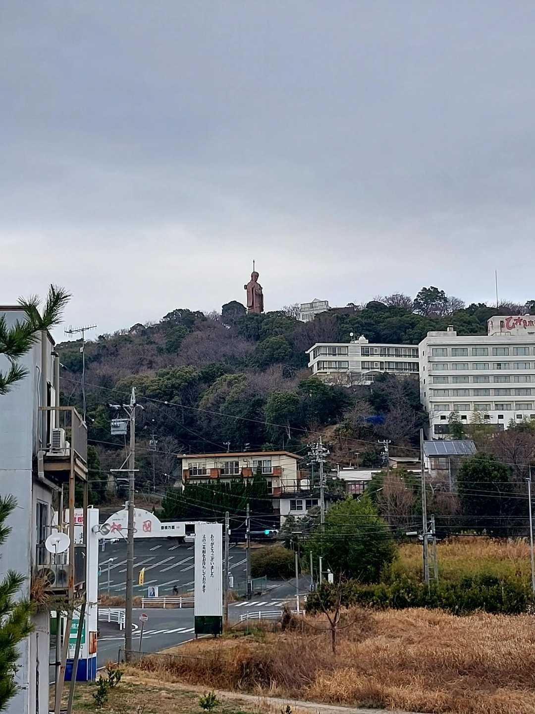 弘法大師像だ
目立つね