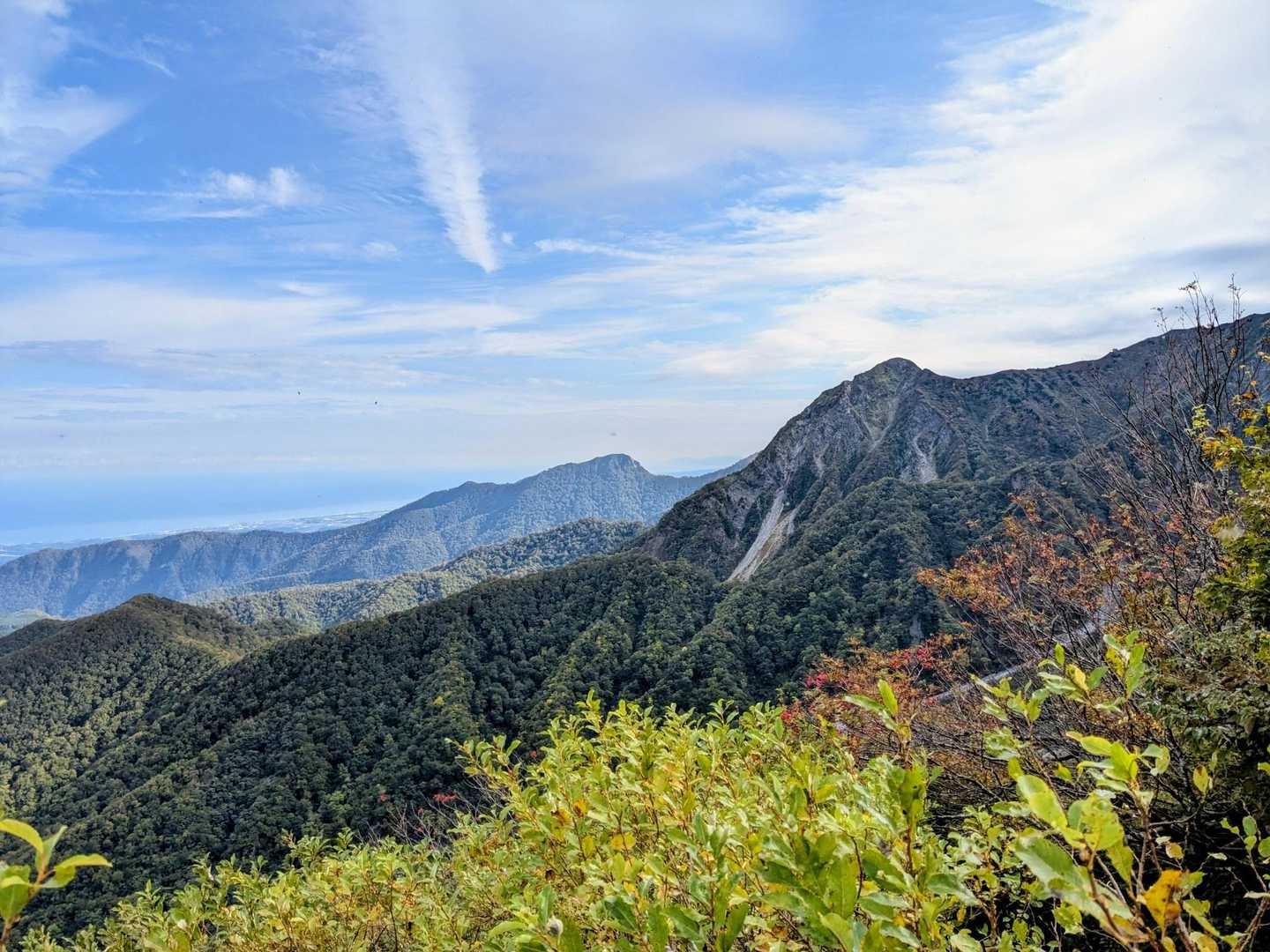 大山行者コース | 北壁と海を望む中国地方の最高峰。下山後は豪円湯院への写真
