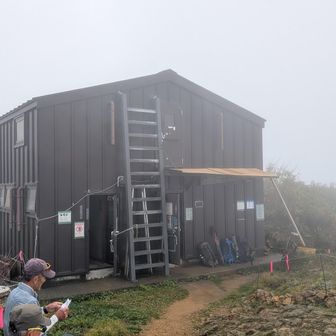 三国岳避難小屋までが本当にキツい😵