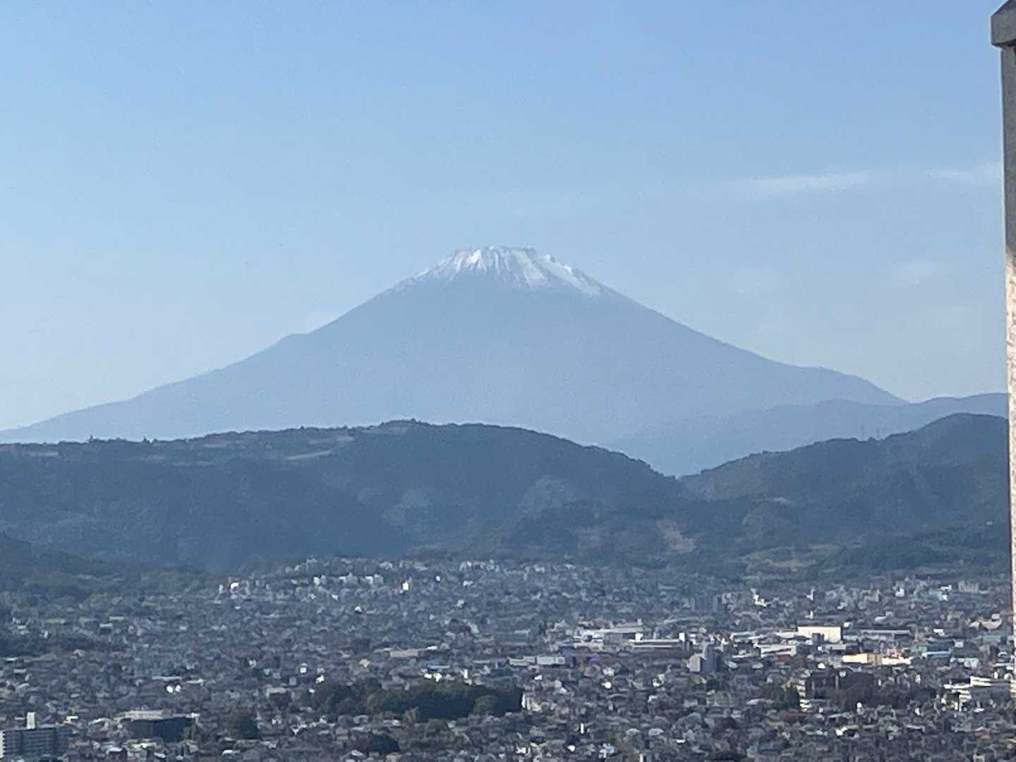 少し霞んでたけど
今日のお目当ての
富士山　ド〜〜ン❣️