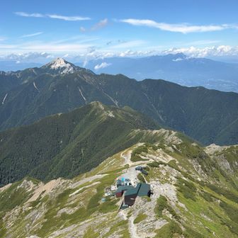 豚小屋＆百高山＆百名山
バックに八ヶ岳