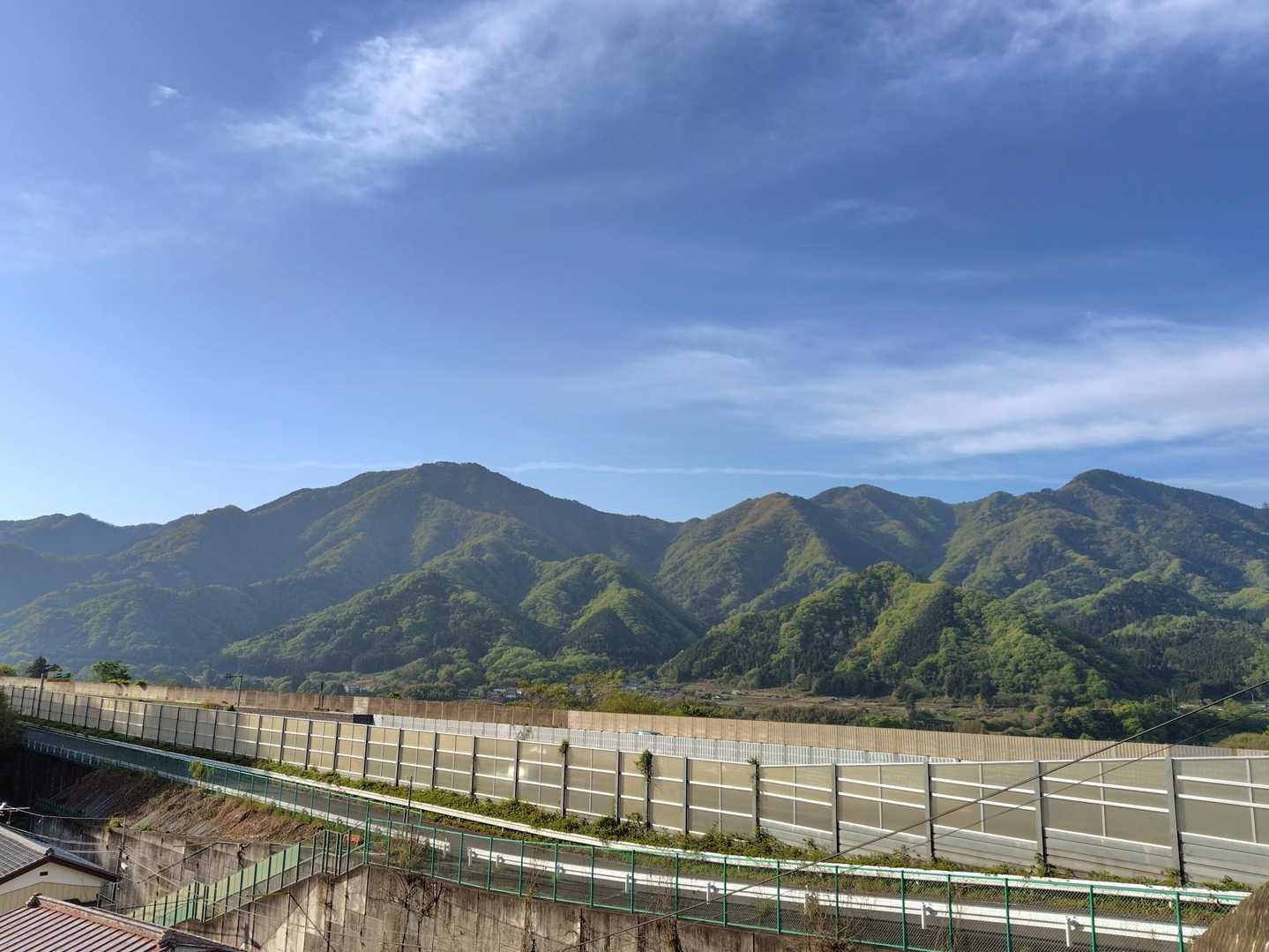 振り返れば高畑山と倉岳山が。