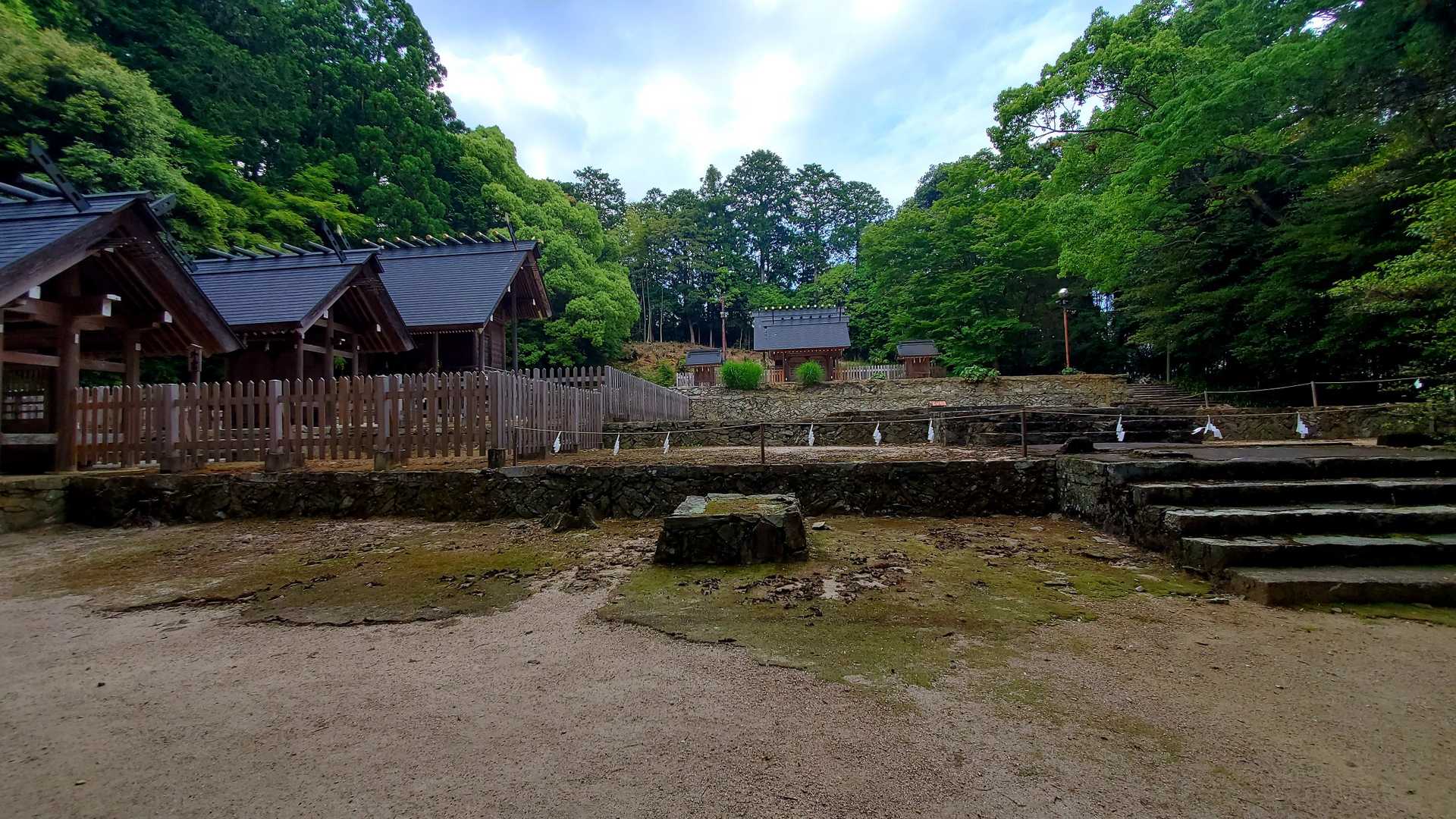 長い長い石段を下りやっと山口神社へ降りてきた🎵