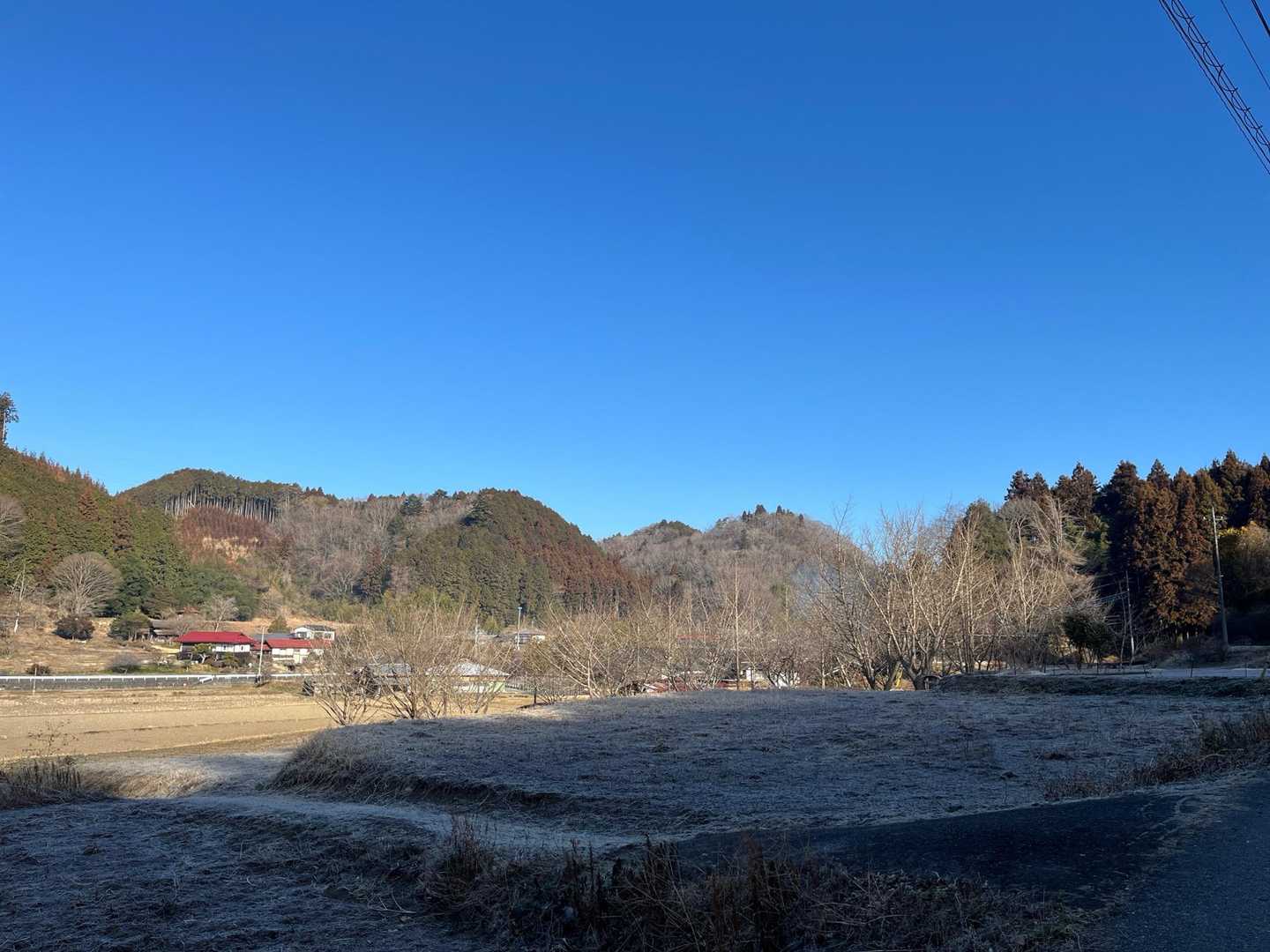 静かな里山です。朝、日陰は1℃程でした