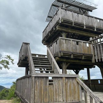 山頂の見張台？