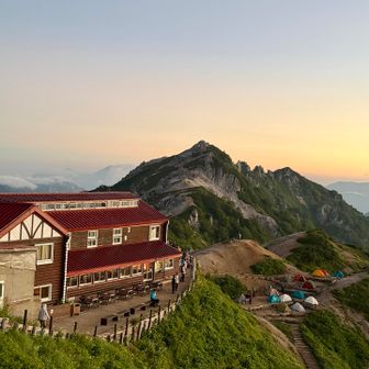 燕山荘と燕岳