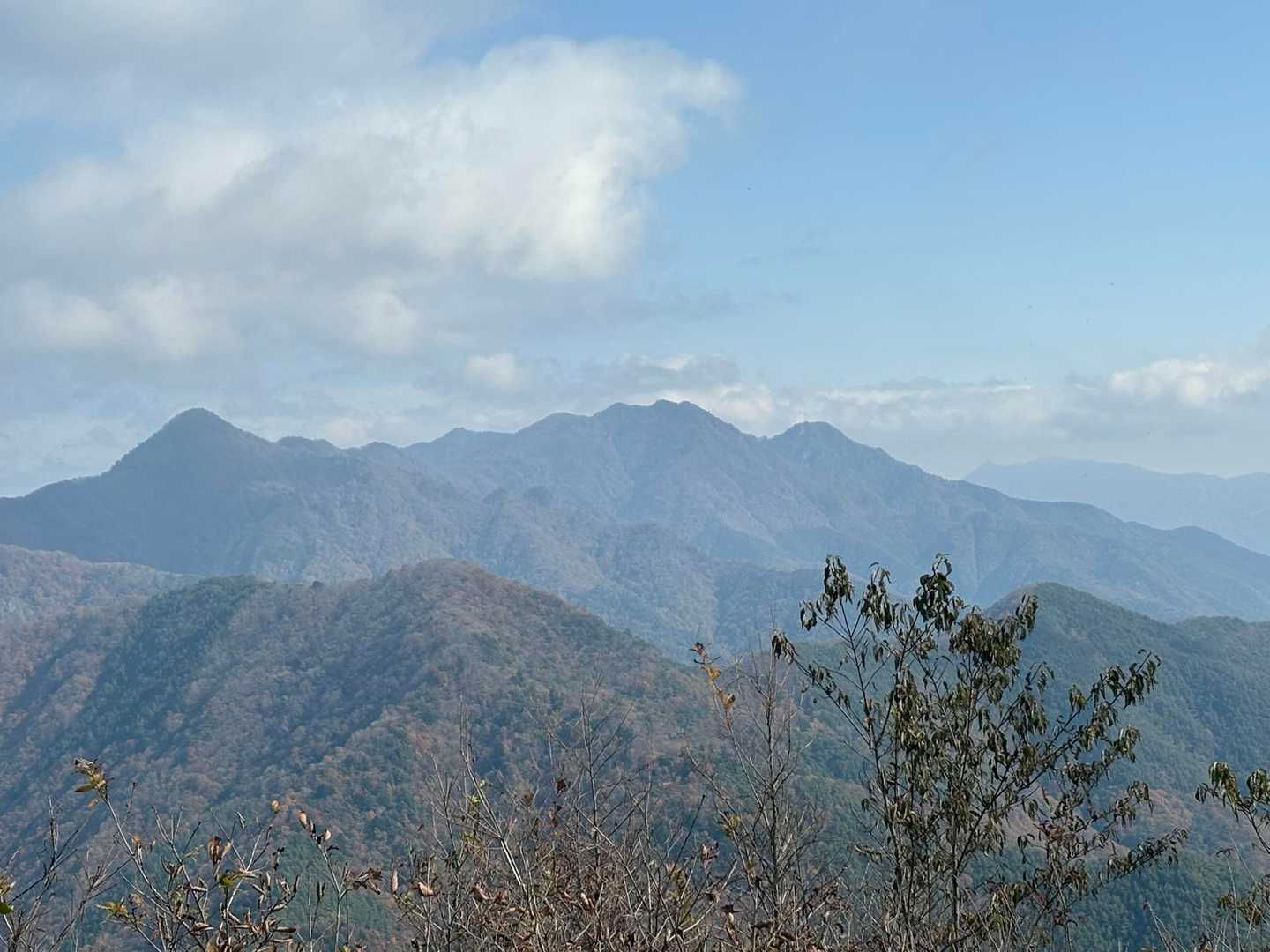 王岳や十二ヶ岳もよく見える