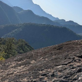 百畳岩を通り越して