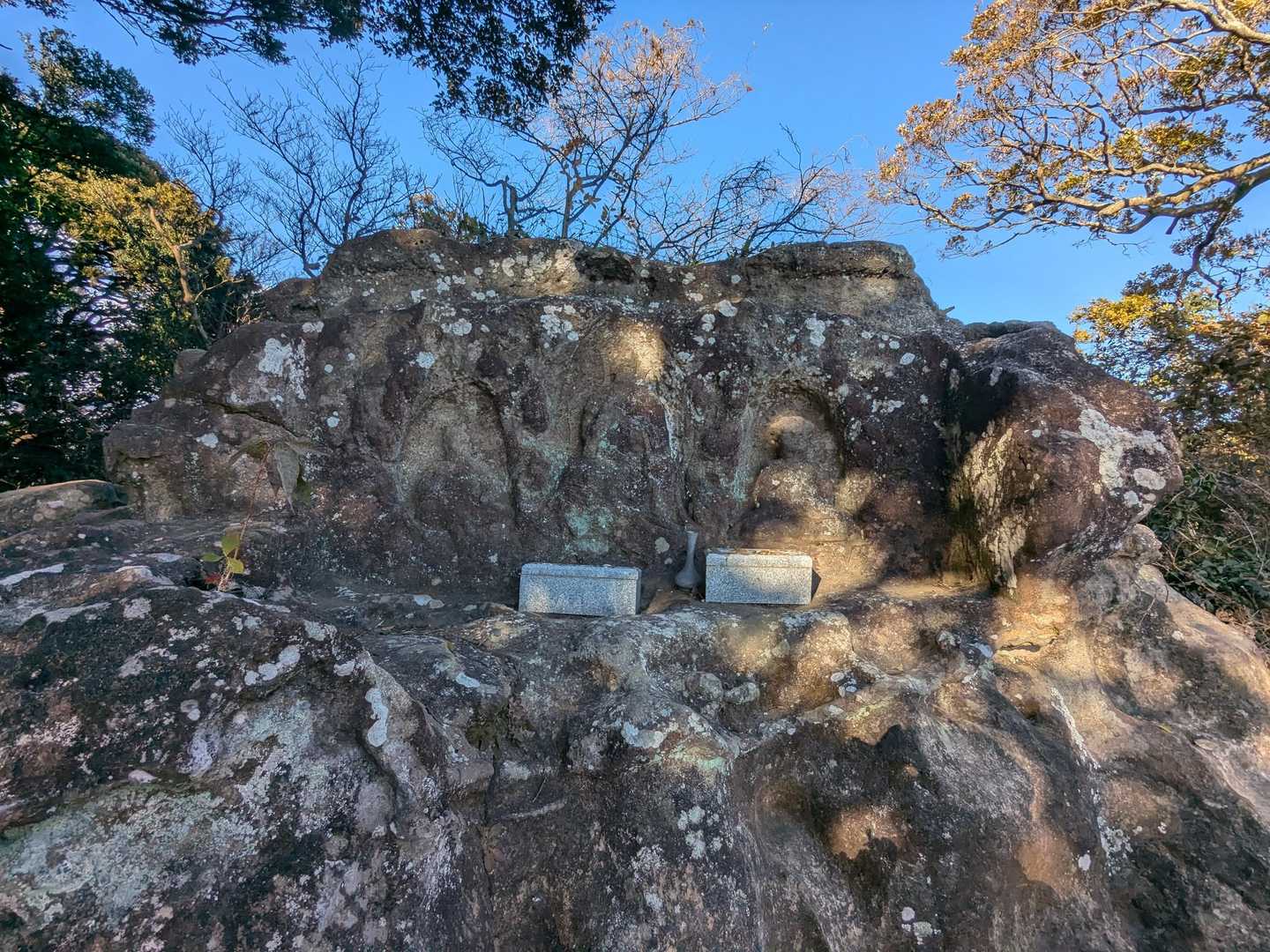 歴史を感じるお地蔵さん
