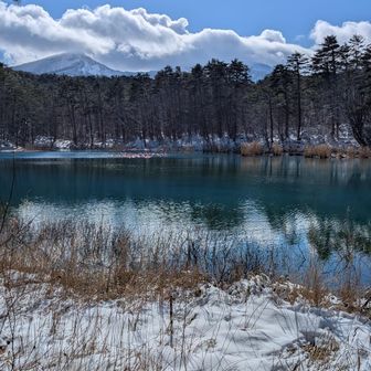 るり沼　磐梯山方面見える