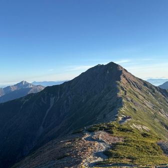 山荘戻りの北岳❣️
カッコイイ❣️
左奥は甲斐駒ヶ岳