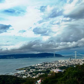 登り始めは曇り、景色がクッキリ見えるね！