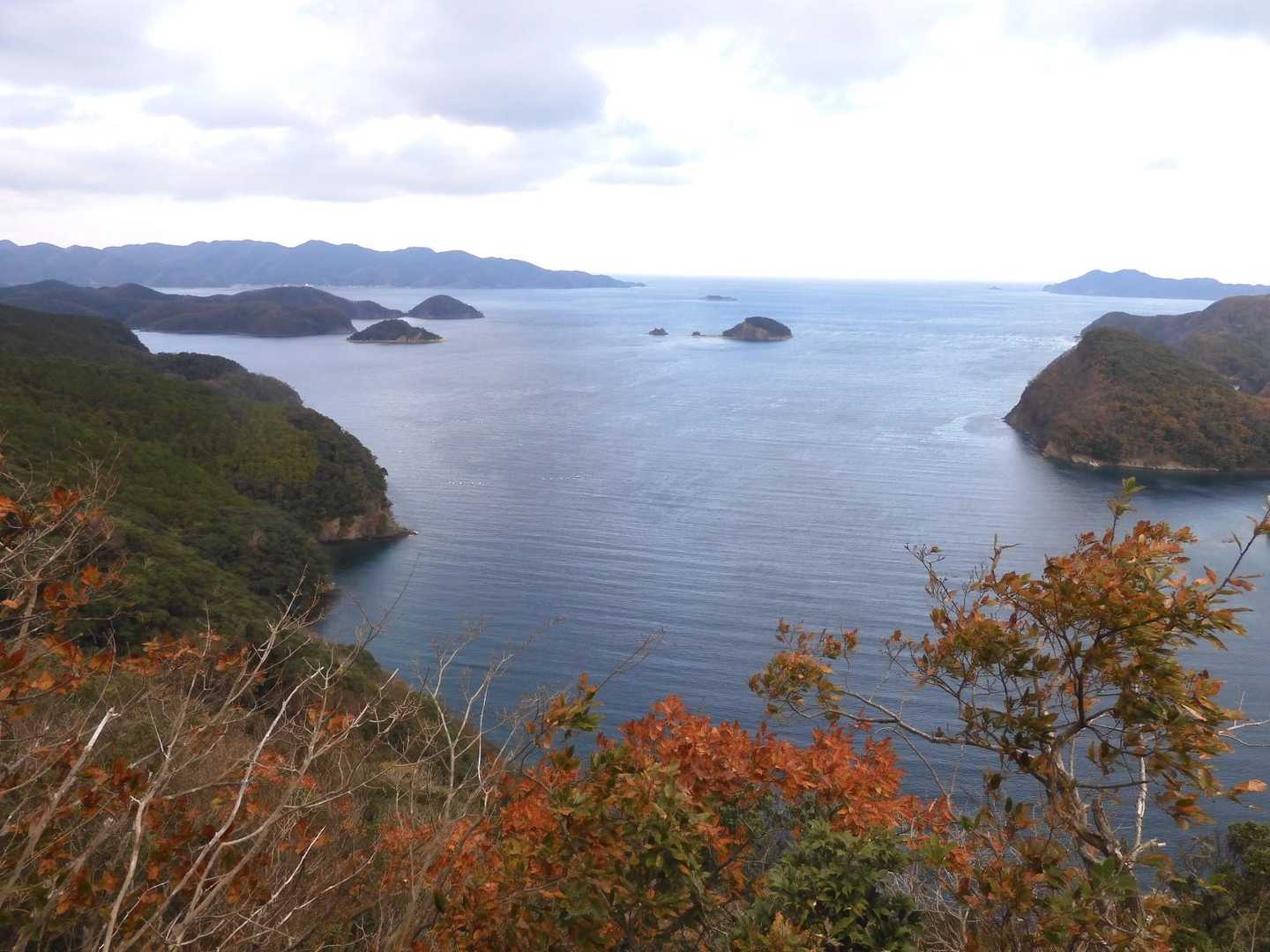 登山道より、明礬島（みょうばんじま）・大口瀬戸方面