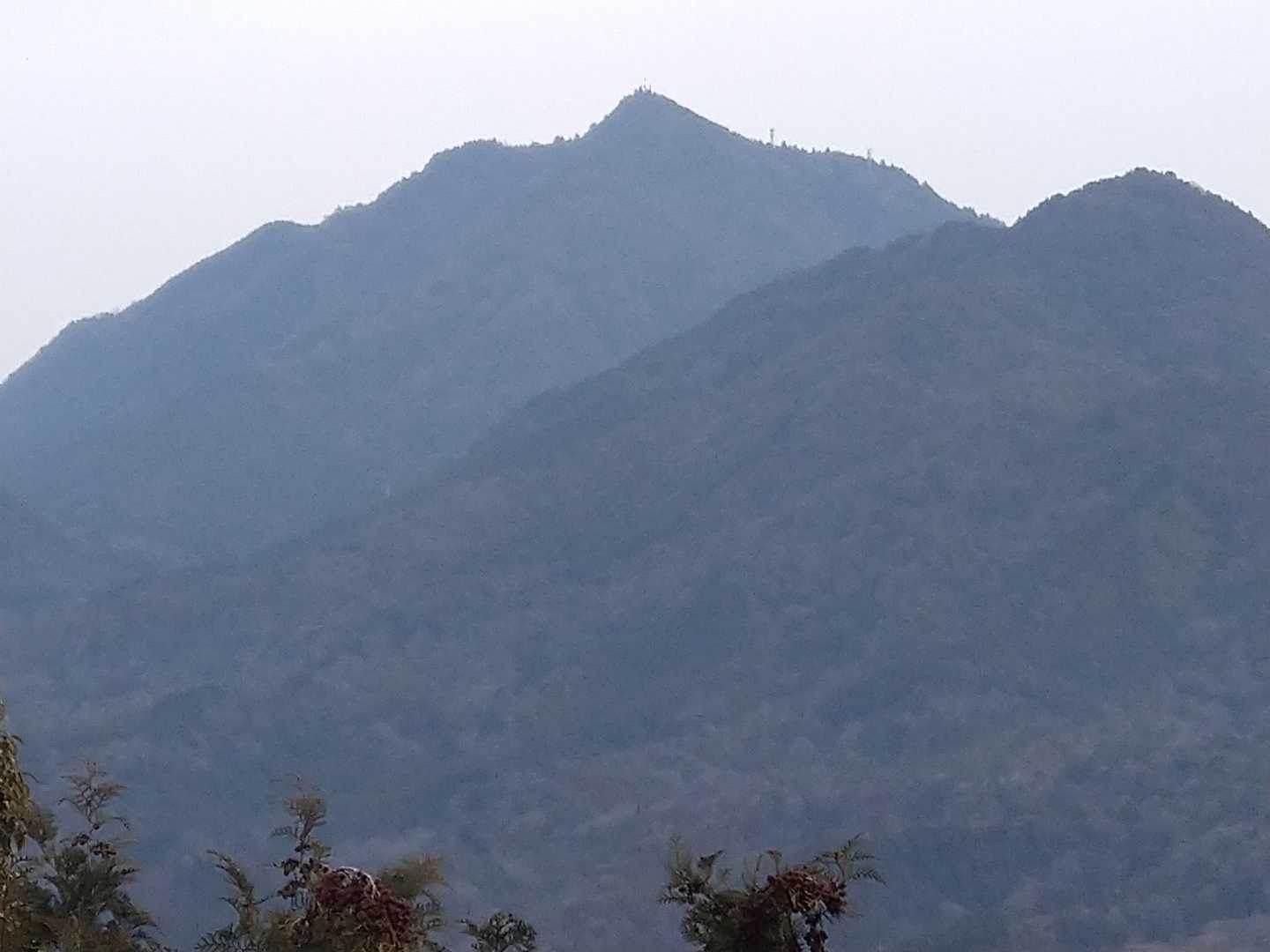 氷室岳
以前登った事があるけど、車道歩きの退屈な山でした😅