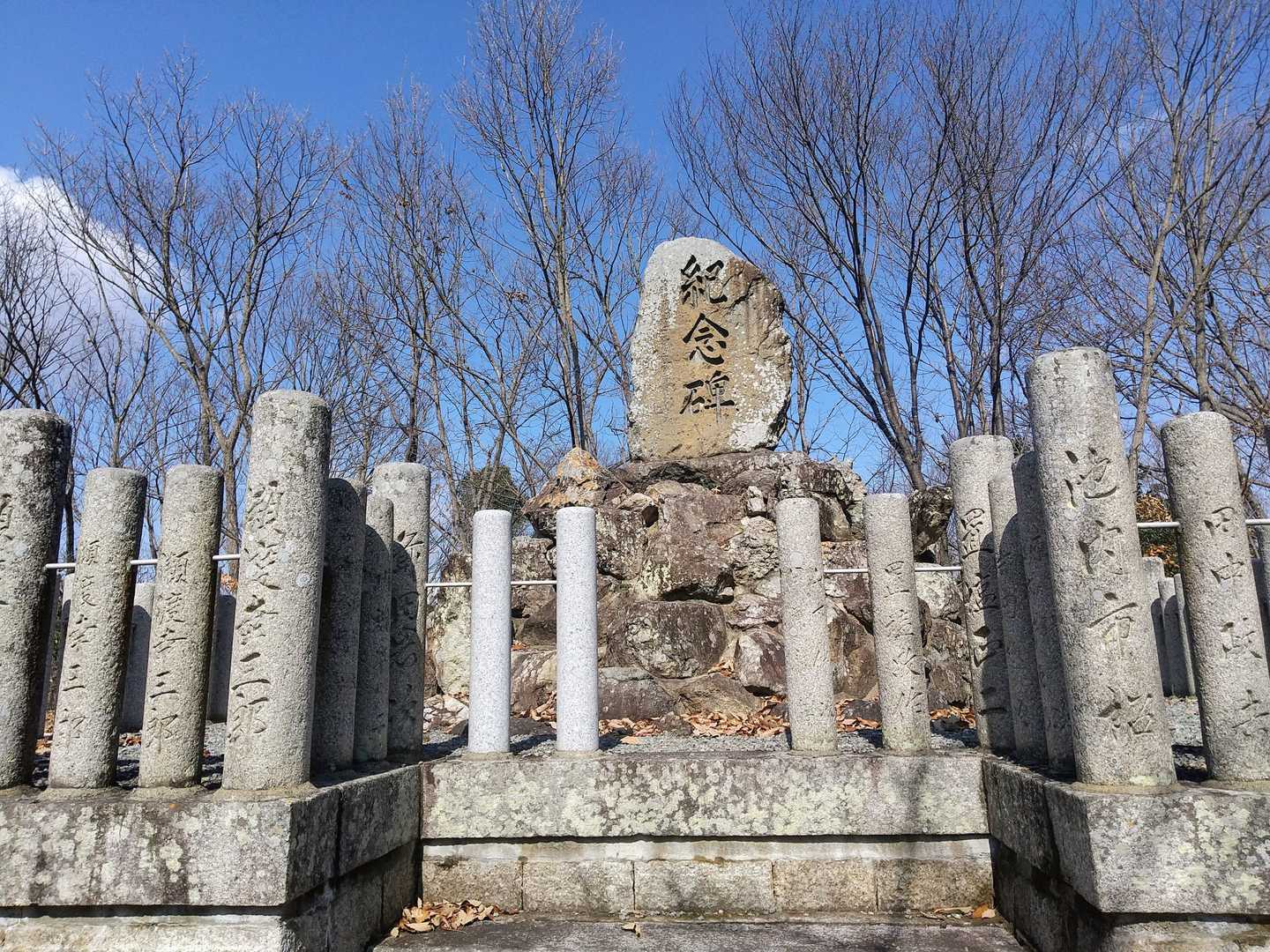 今回のルートは左下の山崎から鬢櫛山の5座以外は殆どお墓や慰霊碑、神社等でした😅