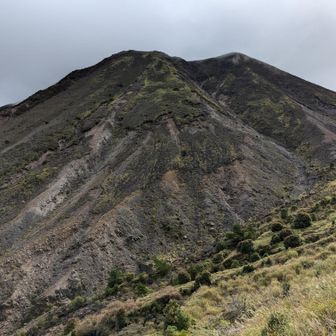 目の前には三俣山です
