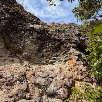 あのカタツムリの下だけど、あの女子たちはどうやって下りて、また登って行ったのか？？