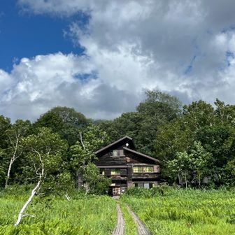 尾瀬ヶ原にポツンとある竜宮小屋にもいつか泊まってみたい