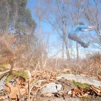 日野の"ヒ"
このショットが、撮れるまで、take36❗️😅
タイマー10s    
誰もいないから、やりたい放題！
いや、いてくれたら、1 takeで終わった。
1秒の長さを痛切に感じました😊