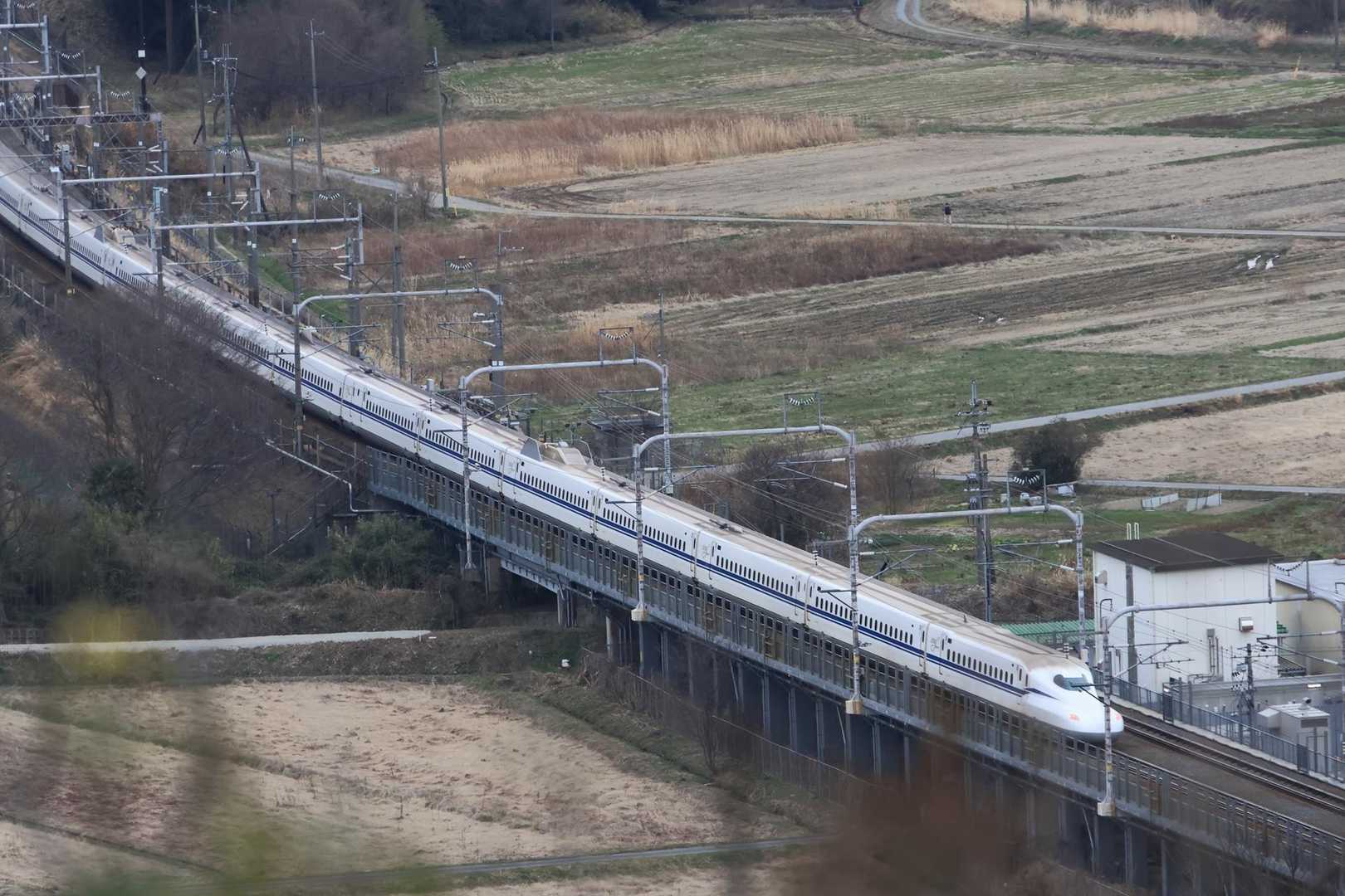 朝から新幹線は沢山走るなー
