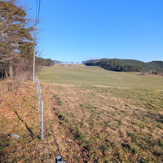 【①鞍掛山】放牧地かな。青空、ありがとSUNでした(^^)