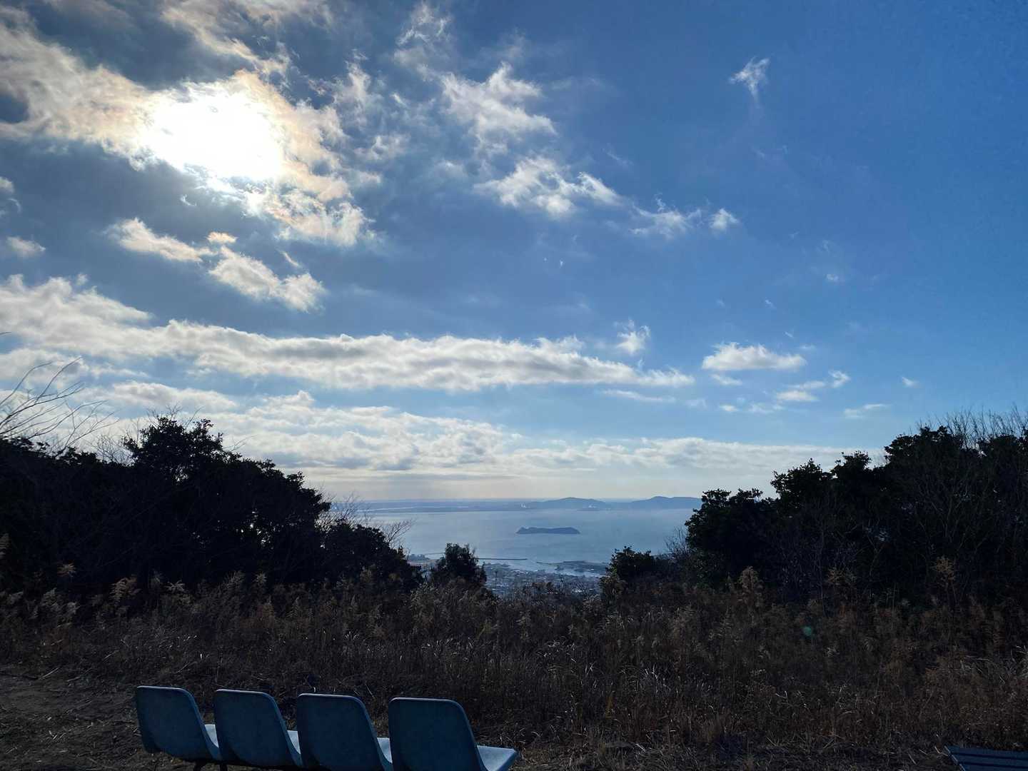 山頂先にある展望スポットへ