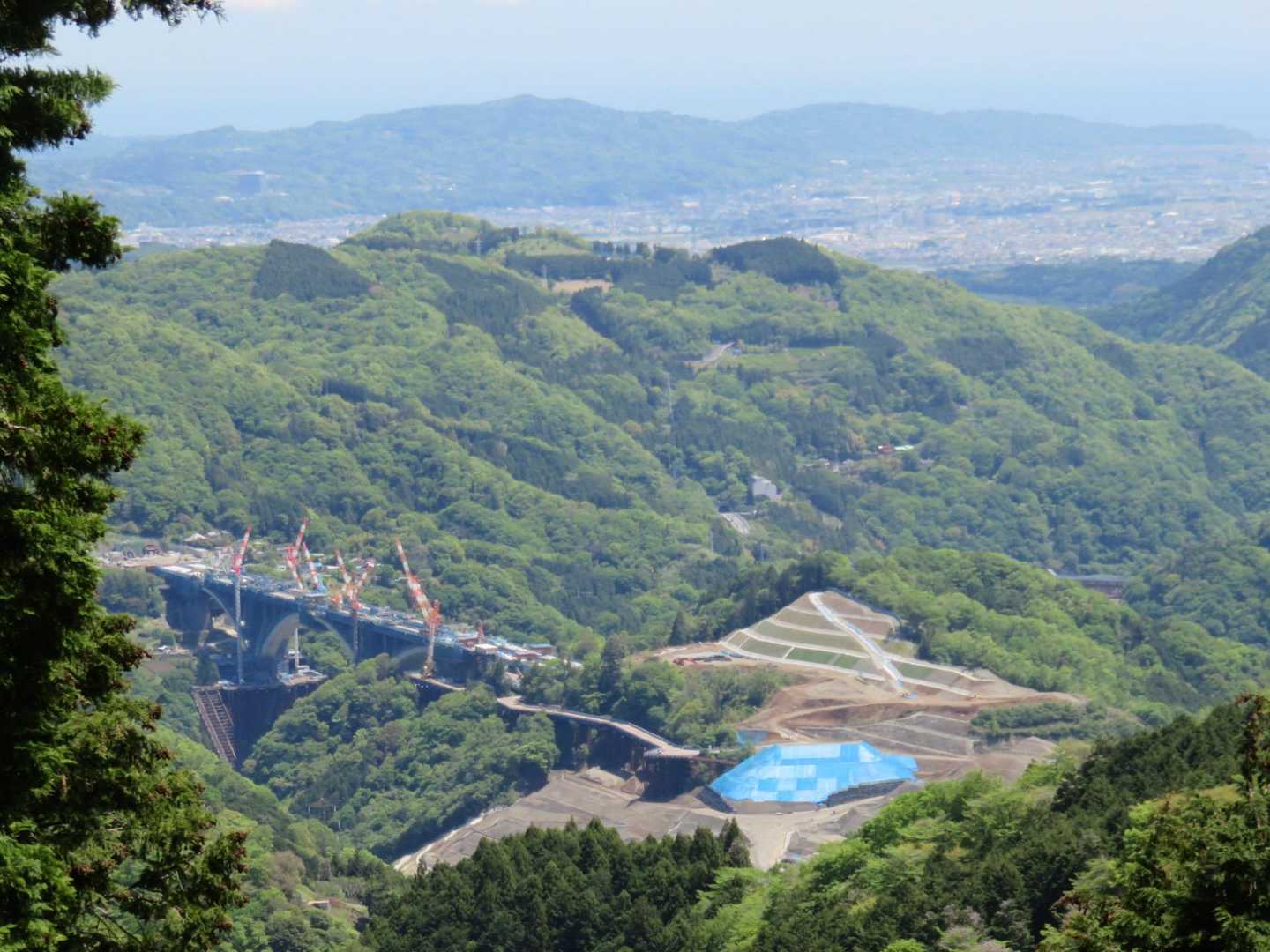 高速道路の建設現場